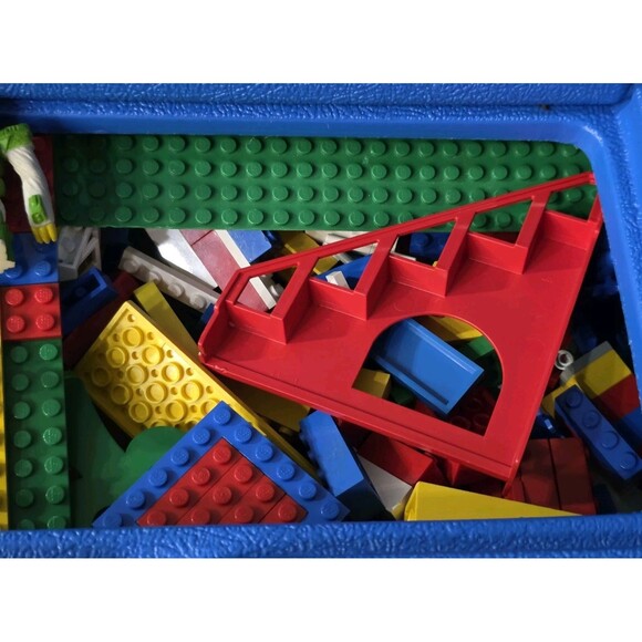 Vintage 1983 Blue LEGO Hard Plastic Carrying Case/Storage Box Blue LEGOS! - Picture 5 of 12
